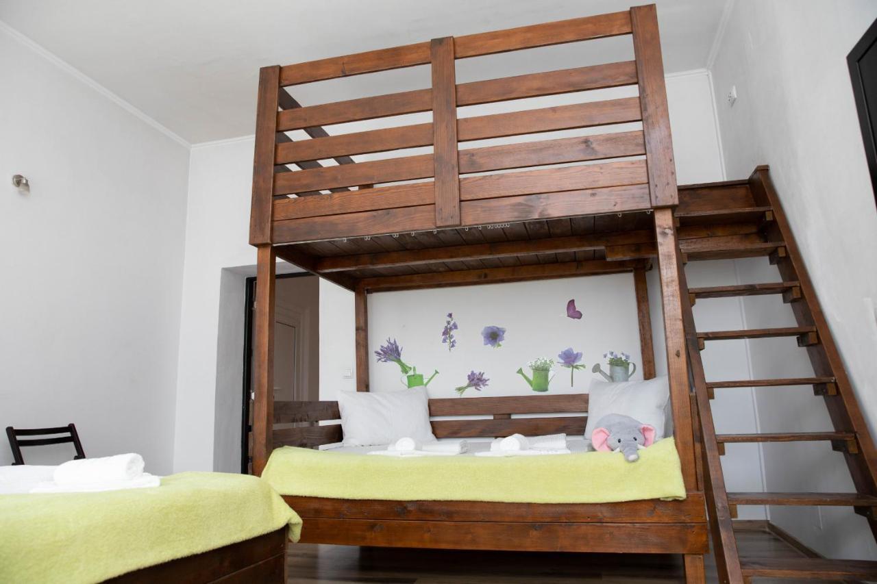 Cosy Apartment In City Centre 오라데아 외부 사진